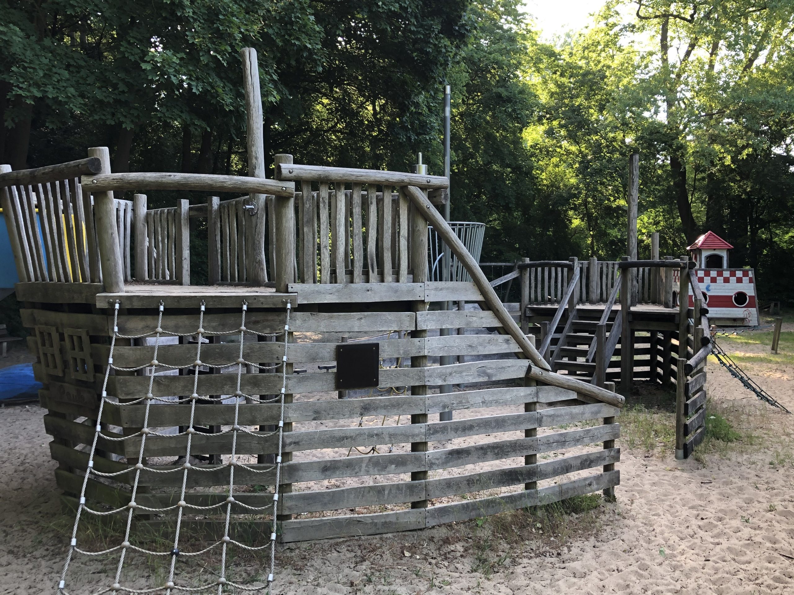 Klettergerüst Piratenschiff Spielplatz